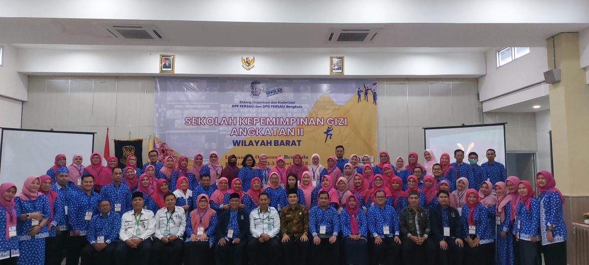 Angkatan II Sekolah Kepemimpinan Gizi belajar tentang Organisasi Profesi PERSAGI di Hari Pertama